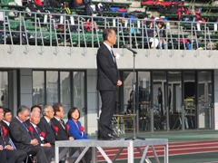 第43回岡山市スポーツ少年団体育大会開会式で挨拶する大森雅夫岡山市長