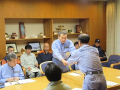 意見交換を行う大森雅夫岡山市長