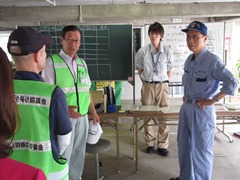 被災地視察を行う大森雅夫岡山市長　その2