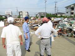 被災地視察を行う大森雅夫岡山市長　その3