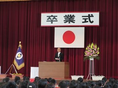 福浜小学校卒業式に出席する大森雅夫岡山市長