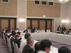 開会式に出席する大森雅夫岡山市長