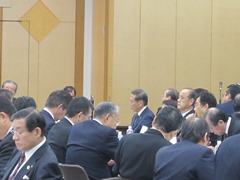 会議に出席する大森雅夫岡山市長