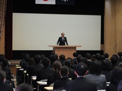 講話を行う大森雅夫岡山市長