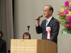 挨拶を行う大森雅夫岡山市長