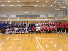 フィリピン女子バレー代表チーム公開試合観戦の様子