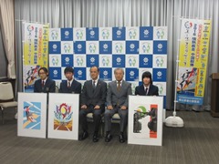 平成28年度全国高等学校総合体育大会岡山市競技種目別大会ポスター原画表彰式の様子