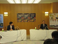 岡山県知事と岡山市長との懇談会の様子