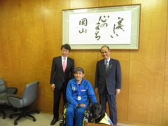 アダプティブサーフィン　藤原智貴選手、介助犬ダイキチ　来訪の様子