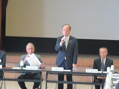 挨拶を行う大森雅夫岡山市長