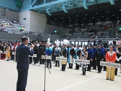 挨拶を行う大森雅夫岡山市長