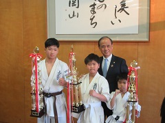 JKJO全日本ジュニア空手道選手権大会入賞選手　来訪の様子