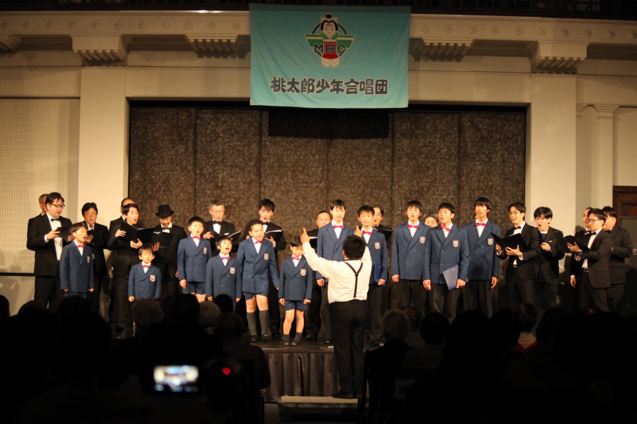 62回定期演奏会合唱中の写真