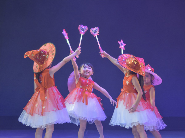 「小さな魔女たち」