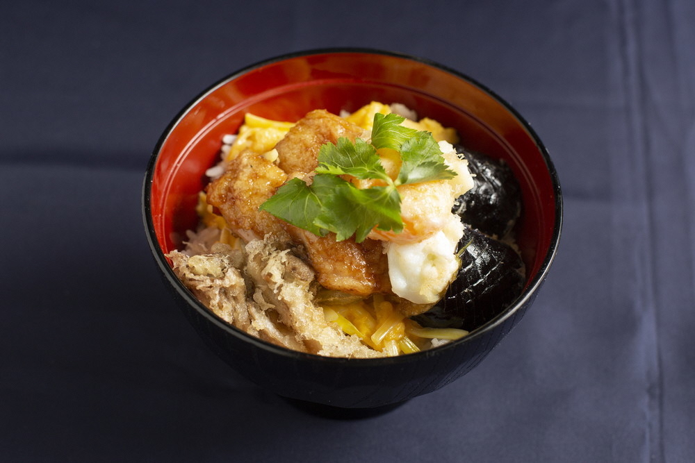 割って完成"真"親子丼