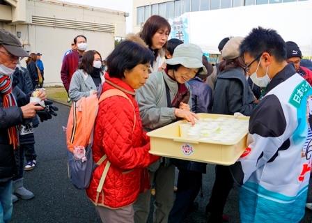 「牛窓甘藍」の生試食の画像