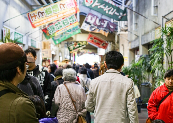 市場ふくふく通りの賑わいの様子の写真