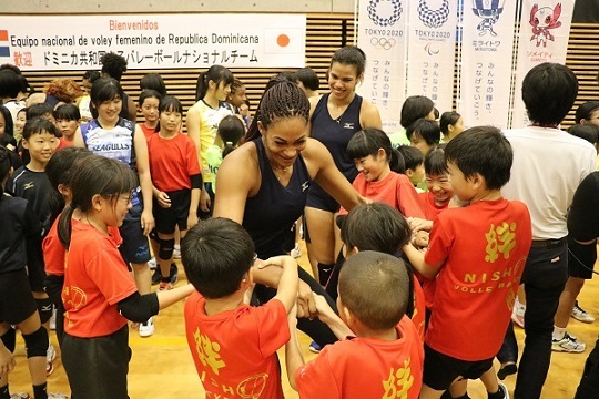 ドミニカ共和国の選手とのふれあい