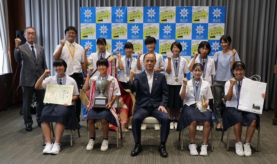 女子ホッケー部と市長