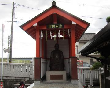 沖田神社の様子（津田永忠像）