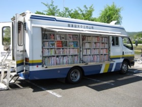 移動図書館車