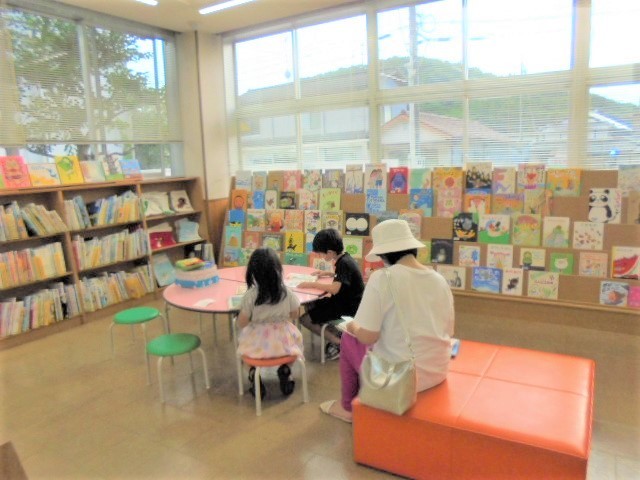 瀬戸町図書館の様子