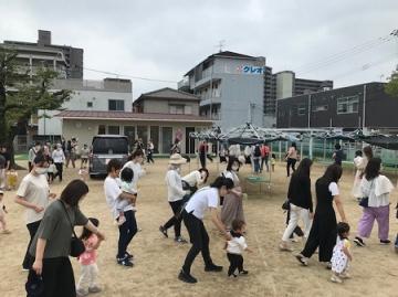 「ぴよぴよ行進曲」でまわっている様子