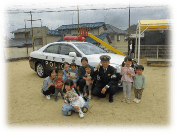 パトカー見学の様子