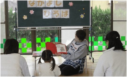 絵本の読み聞かせ