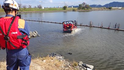 水の中を走る様子1