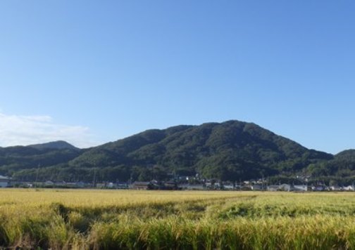 南区の美しい山並の風景