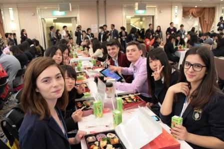 昼食の様子