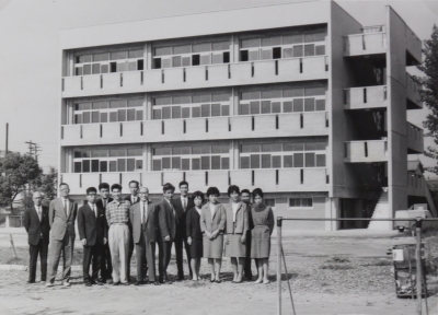 北区幸町へ新築された市立図書館（昭和39年）の写真画像