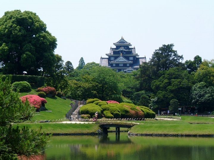 後楽園から見た岡山城