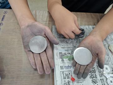 磨いてぴかぴかになった鏡