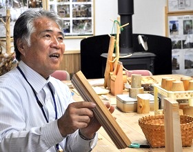 木になる情報館管理者の安田利一さん