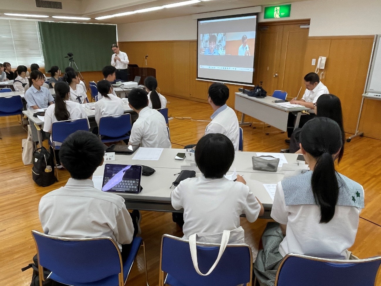 ウェブ会議中の様子