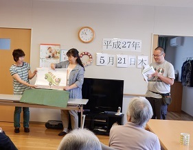 紙芝居の朗読会の様子