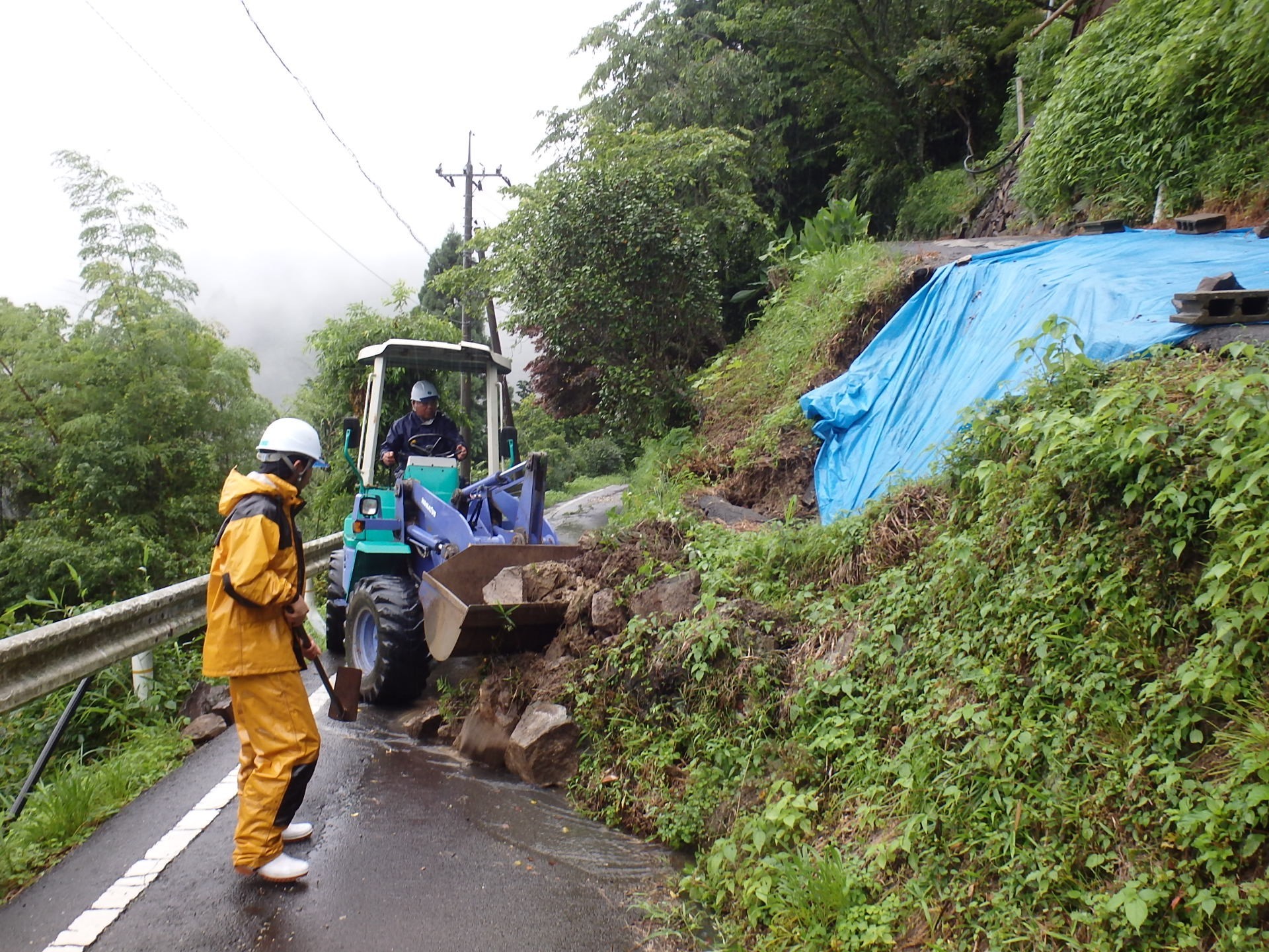 西日本豪雨後の復旧作業の様