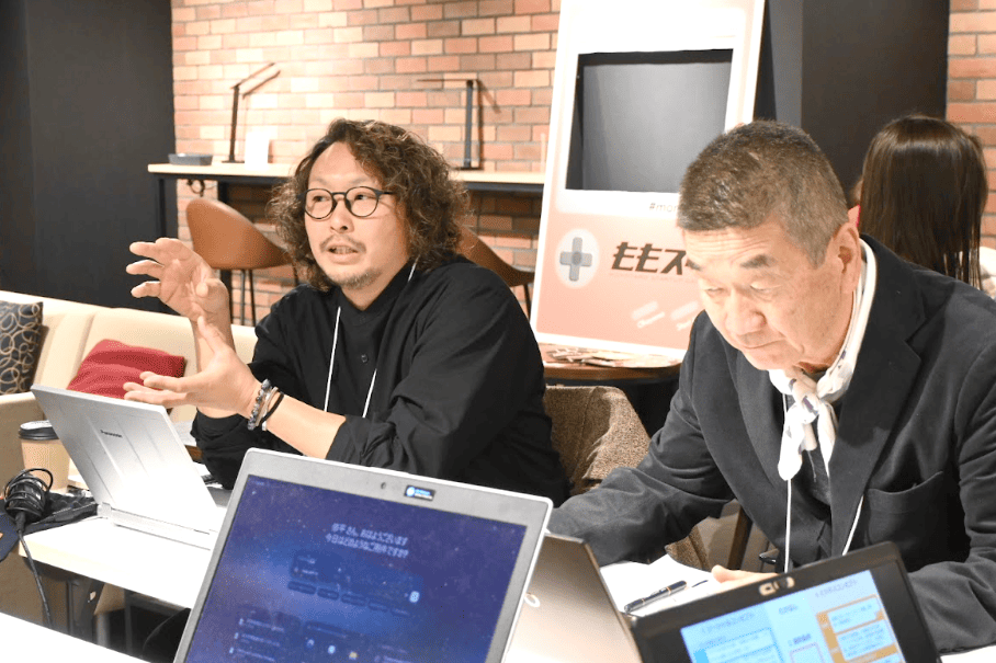 参加者同士で話し合っている様子