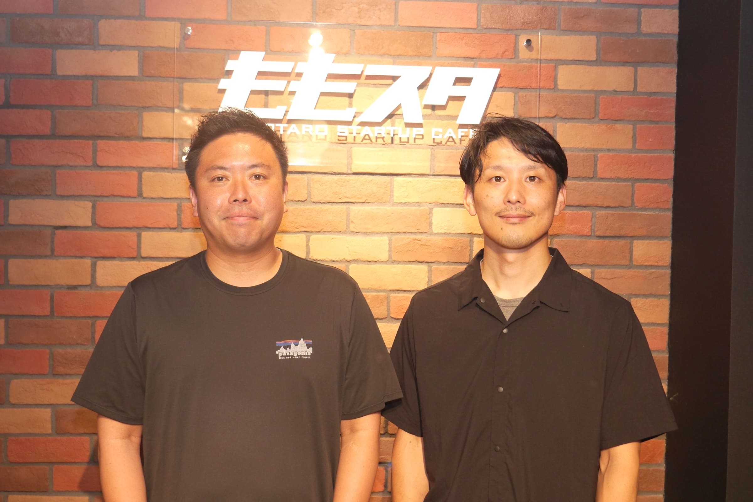 左が山と本と株式会社の山本氏と右が株式会社点々の羽田氏のツーショット写真