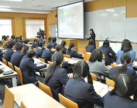 高校生の発表の様子