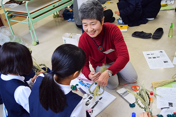 生徒が指導を受ける様子