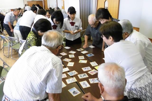 中学生と高齢者