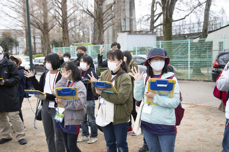 (12)グーチョキパーでクイズに答える参加者