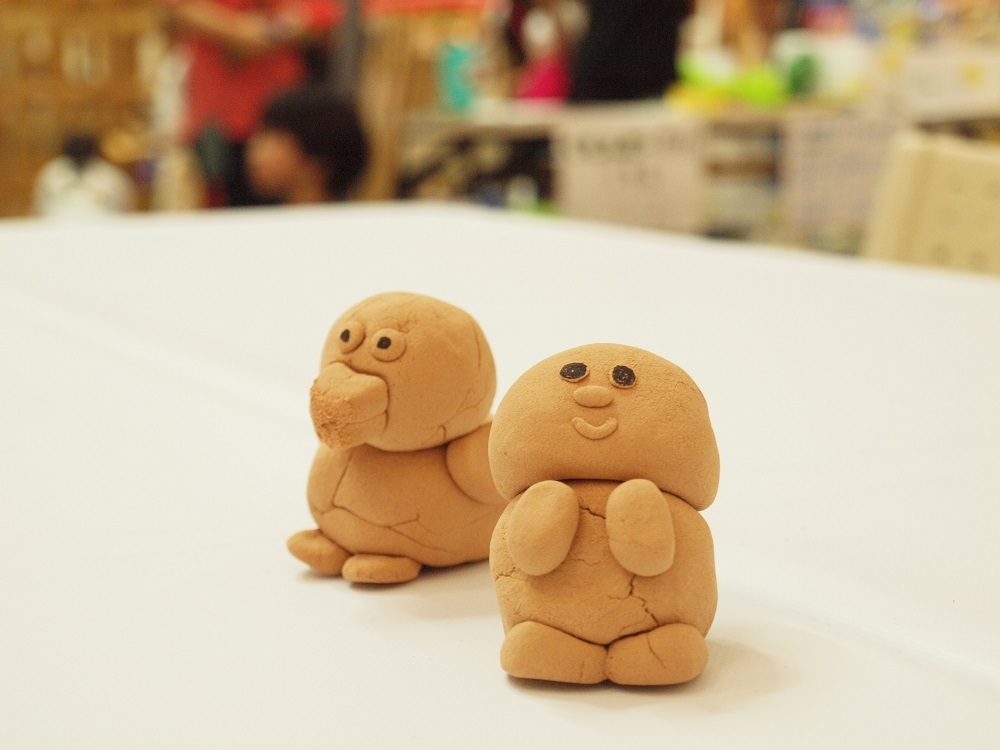 子どもたちが粘土で作った動物