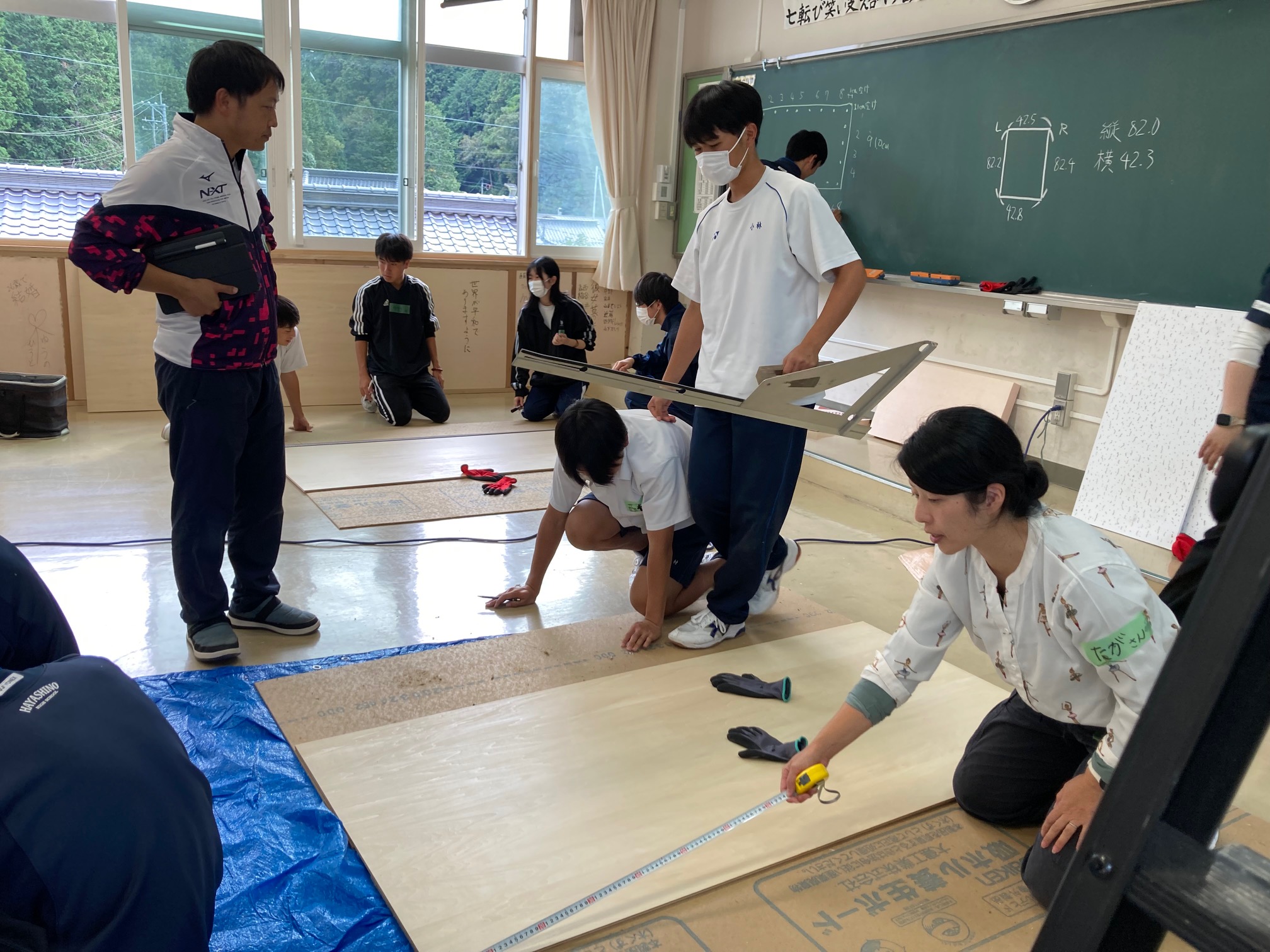 岡山県立林野高等学校での断熱改修の様子