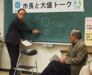 コンパクトシティについて話をする市長1