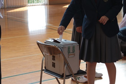 高等学校での選挙出前授業の風景その2