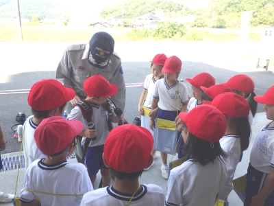 令和元年10月1日（火曜日）岡山市千種小学校の消防署見学の様子3